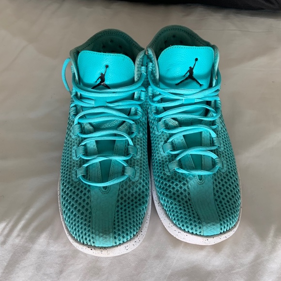 jordan reveal hyper turquoise